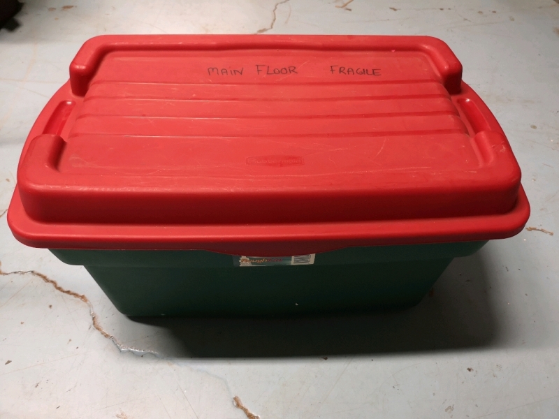 Rubbermaid Large Storage Tote