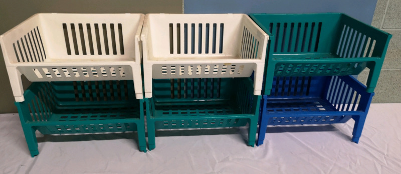 6 Plastic Storage Baskets - Stackable