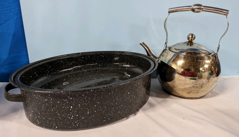 Metal Kettle and Roasting Pan.