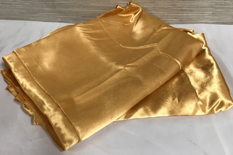 Pr Gold Satin Like Table Covers