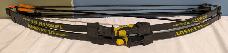 2 Barnett Lil Banshee Compound Bows + 1 Arrow