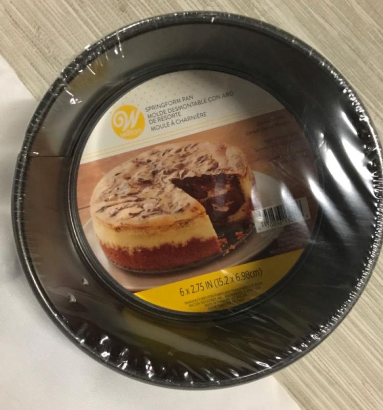 New Springform Pan by Wilton 6 x 2.75 inches