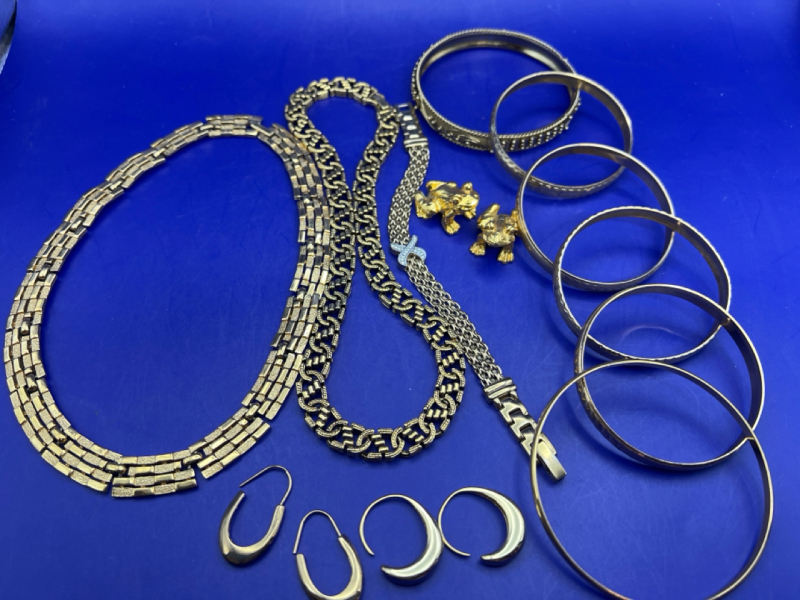 Chunky chokers Frogs Bracelets Threader Hoops
