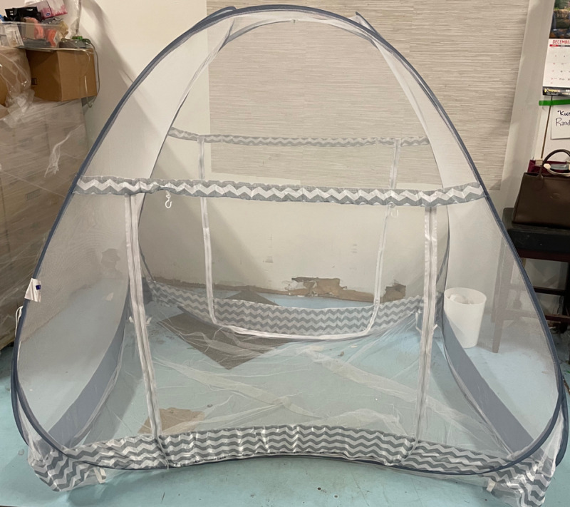 Easy Pop Up Tent 2-3 Person Lightweight , grey and white design