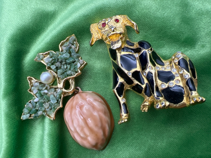 BSK Walnut Dangle Brooch & Rhinestone Enamel Dog