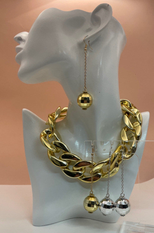 Beautiful New Year&rsquo;s Eve and day earrings! You&rsquo;ll be the ball of the party with these stunning gems! Topped off with a gold mimic chain