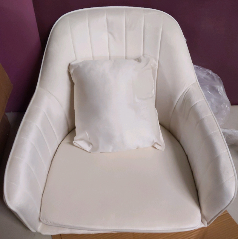 New! White Chair on Wheels