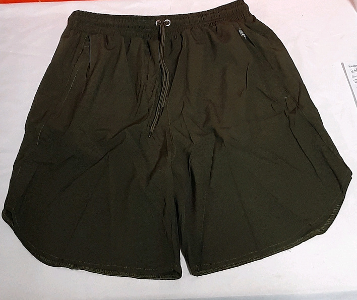 Lightweight Shorts in Green. Zippered Pockets Size XL