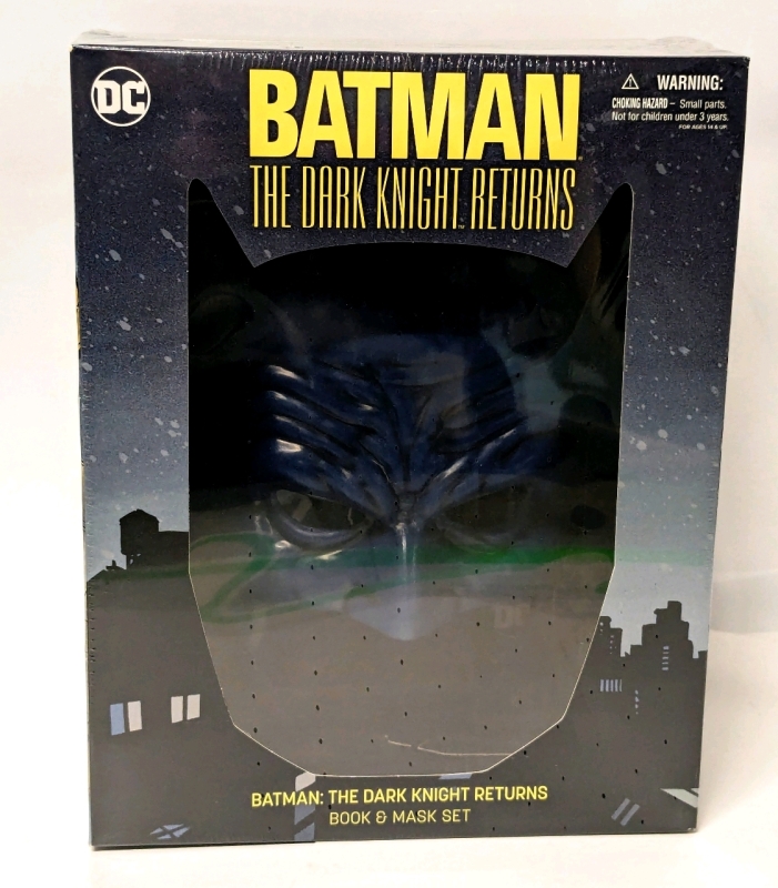 New BATMAN The Dark Knight Returns Book & Mask Set (Sealed)