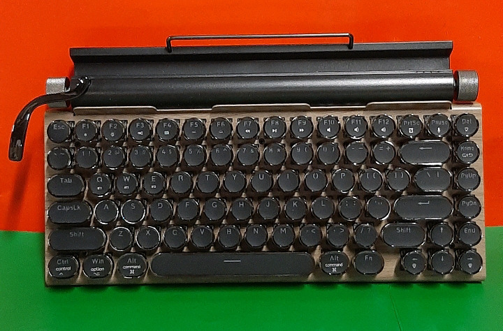 Taiahiro Retro Mechanical Keyboard with Bluetooth