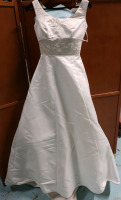Wedding Dress size (?) - A-line with White Gloves