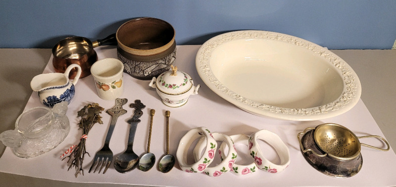 Vintage Kitchen Items , 13 Items . See Photos for List of Items