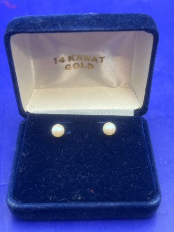 14K Yellow Gold Pearl Stud Earrings