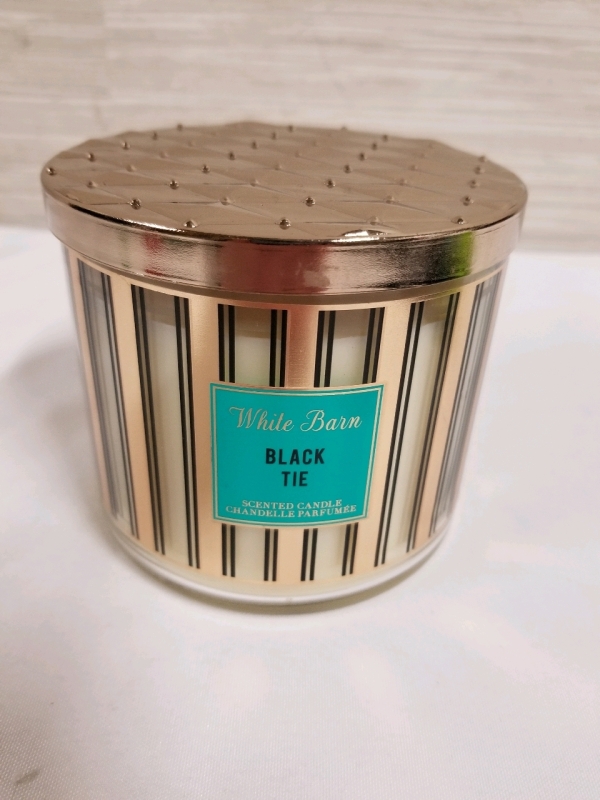 New White Barn 2 wick candle BLACK TIE