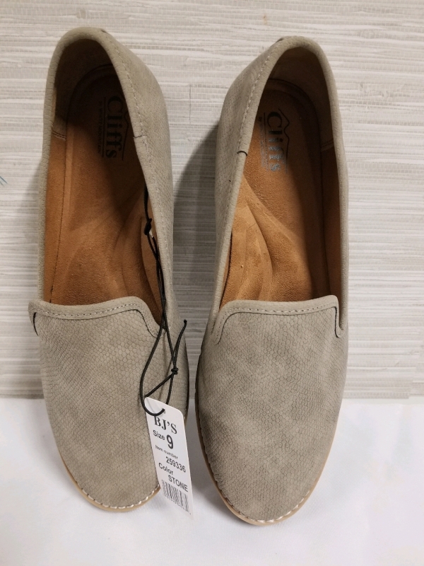 New CLIFFS by WHITE MOUNTAIN shoes size 9