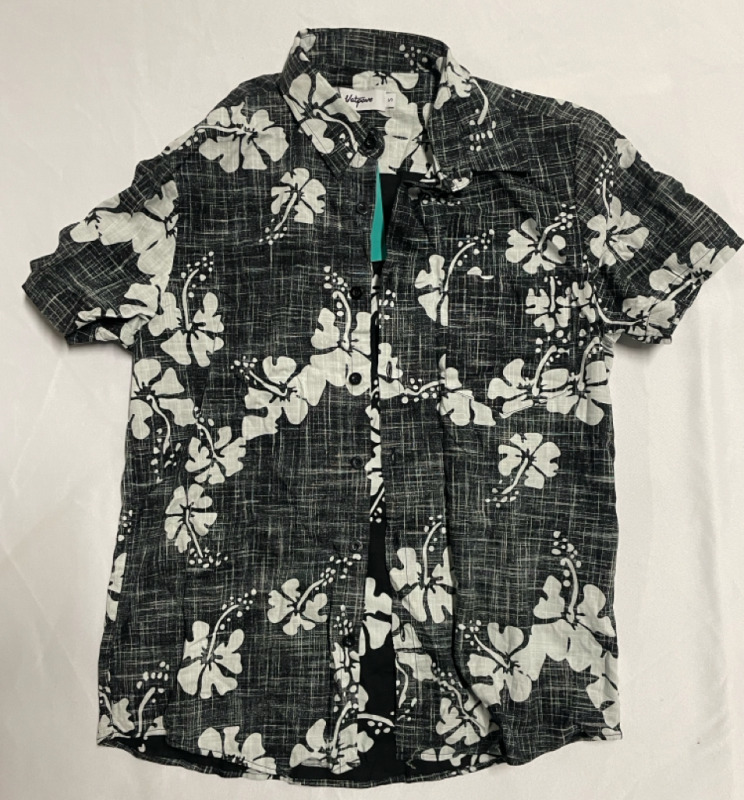 NEW Vaptove Hawaiian style shirt size Small