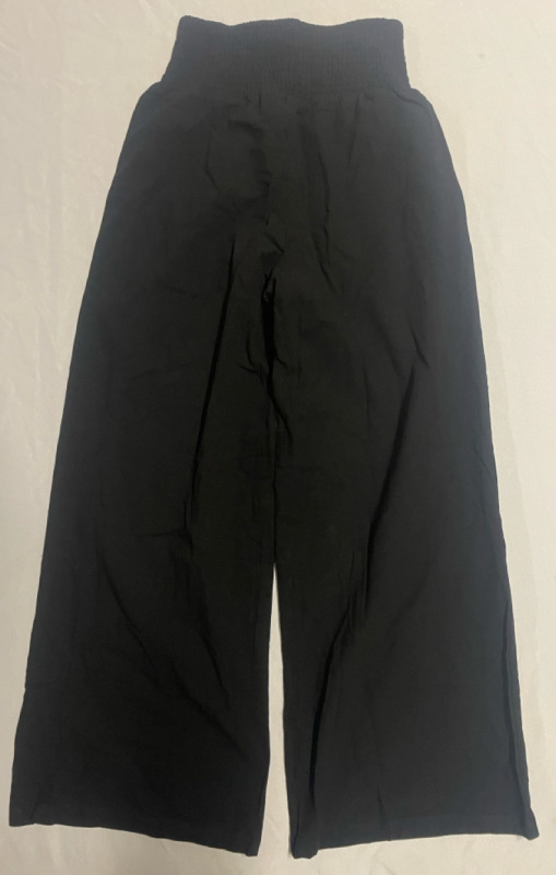 NEW Black Wide Leg Pants with pockets and Stretchy waist, size M