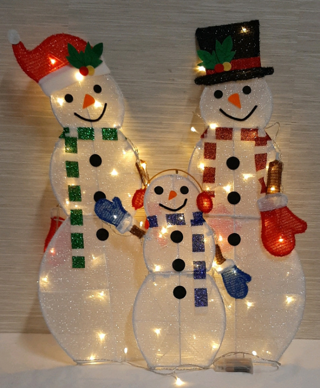 The Snowman Family Tallest Snowman is 30 Inches Tall Uses 3 AA