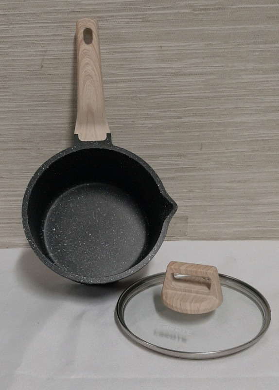 1.5 Quart Granite Carote Saucepan with Lid