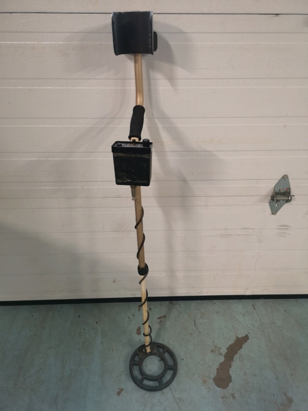 Fisher Metal Detector - model 1225-X -Untested