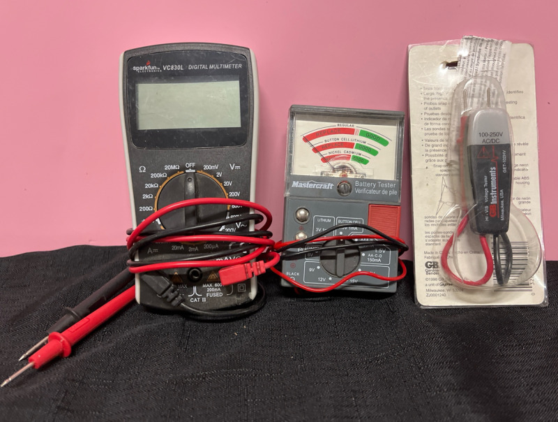 Digital Multimeter Voltage Tester and Battery Tester - As Is