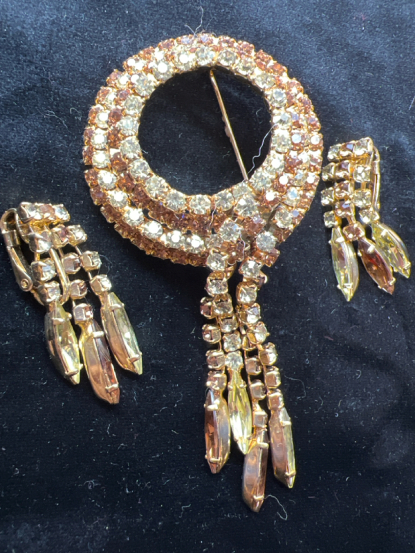 Stunning Austrian Crystals Tendril Golden Brooch Earrings Set