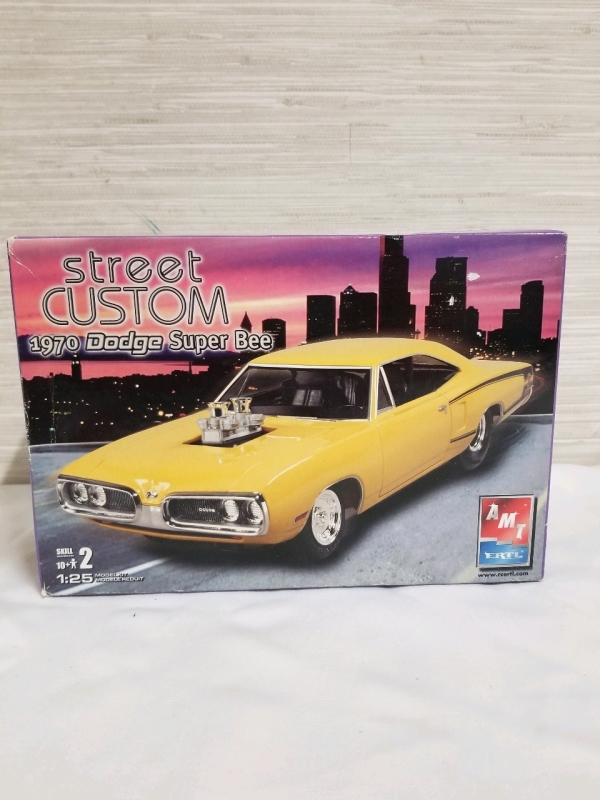 AMT ERTL 1970 DODGE SUPER BEE MODEL