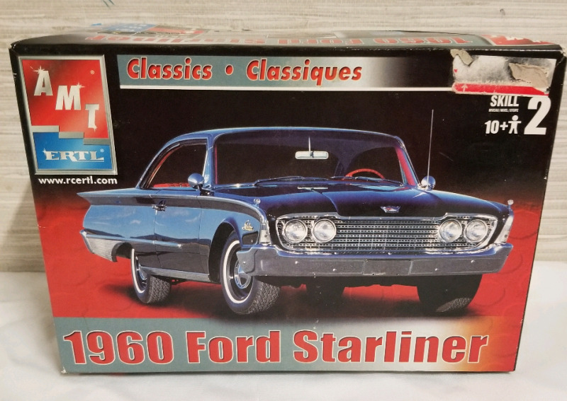 AMT ERTL 1960 FORD STARLINER MODEL