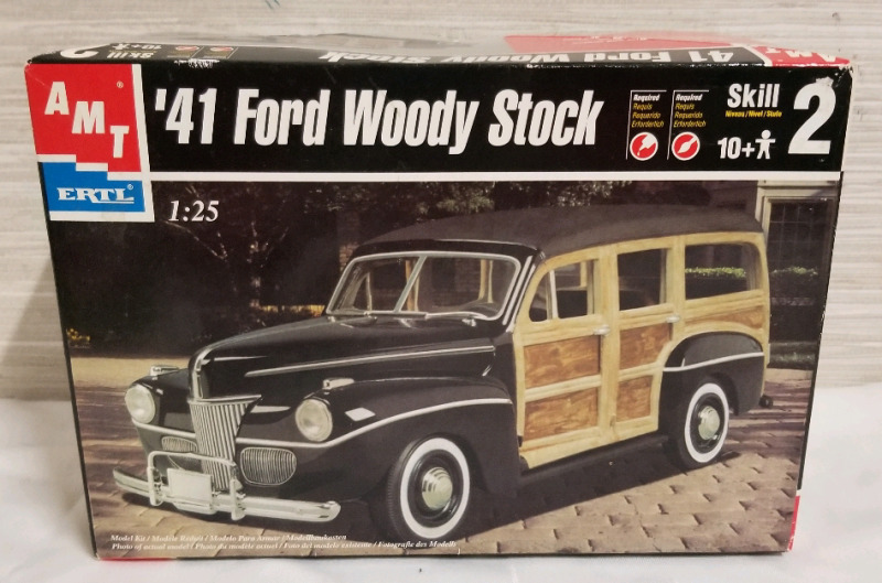 AMT ERTL 1941 FORD WOODY STOCK