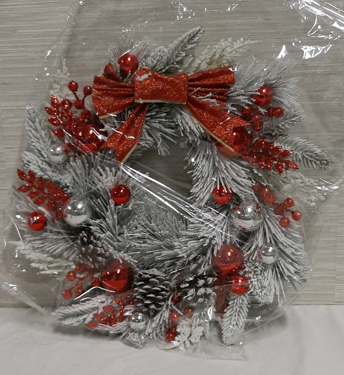 Flocked 15 inch Chrstmas Wreath