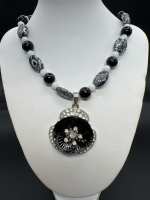 Handsome 925 Black & White Beaded Necklace Rhinestone Pendant