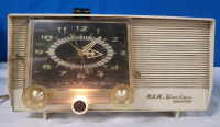 Vintage 1950s RCA Victor Filteramic AM / Alarm Clock Tube Radio , Working