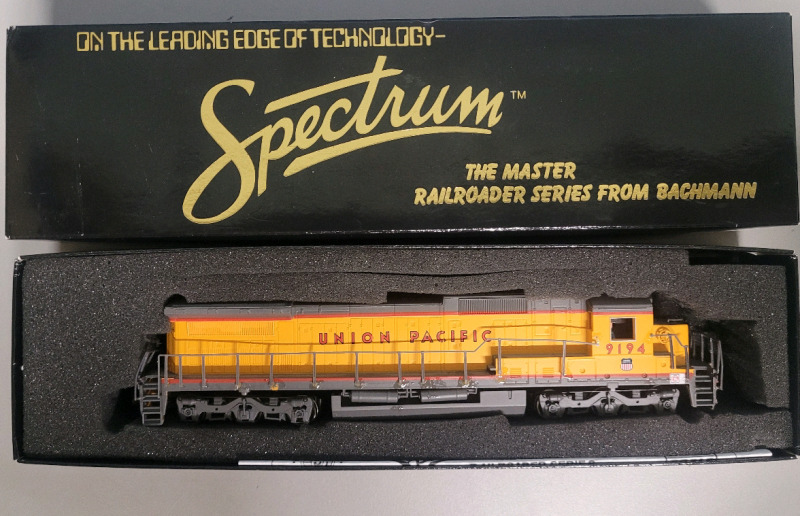 SPECTRUM Railroad Model HO Scale Union Pacific GE Dash Diesel Engine #9194