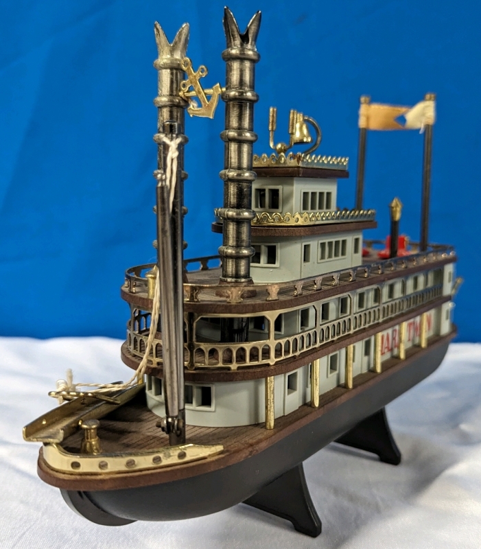 Vintage Mark Twain Radio Mississippi Steam Boat (Japan 511)