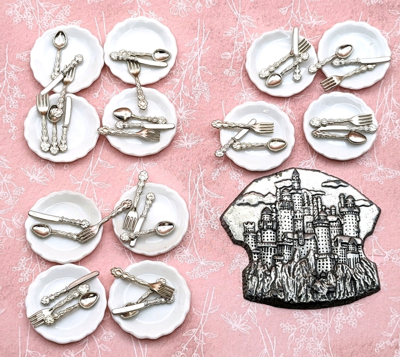 New 1/12 Scale Miniature Plates and Cutlery Sets (12 Sets) + Vintage Harry Potter Hogwarts Magnet (sans Magnet itself)