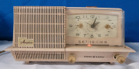 Vintage 1950s GE Musaphonic Alarm Clock / AM Tube Radio , Model C-422C . Working