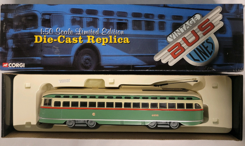 CORGI PCC Streetcar Chicago / Kenosha , WI Diecast in Original Box . 1:50 Scale