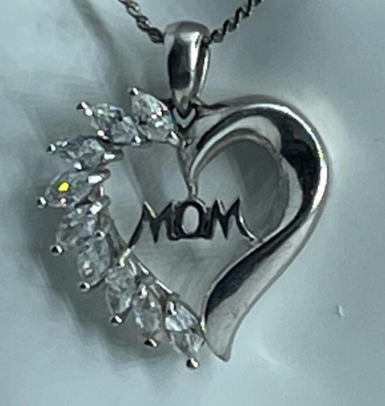 Beautiful Sterling Cubic Zirconis Heart Mom Neclace with Chain