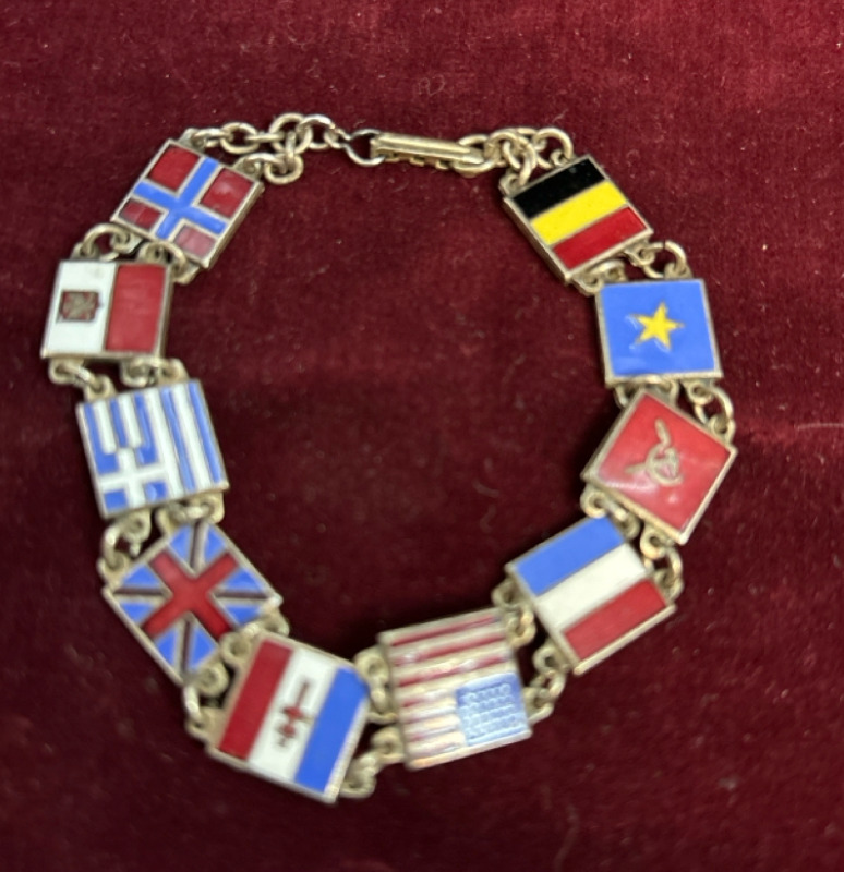 Vintage Sterling 10 Flag Link Bracelet