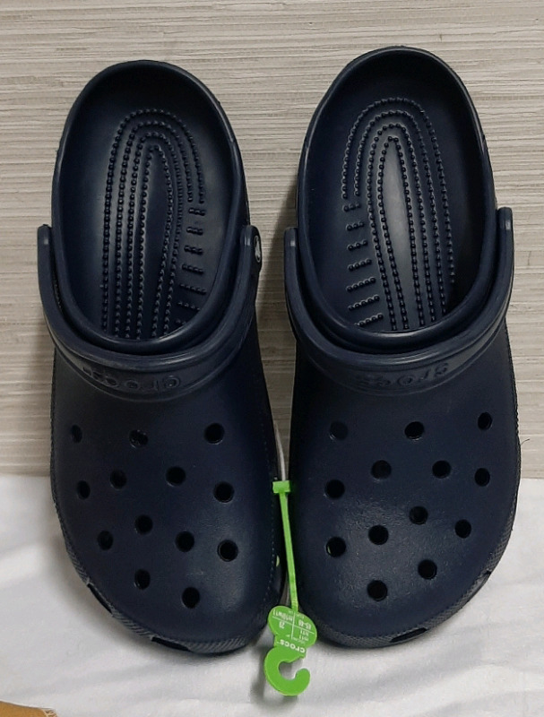 New Navy Crocs Mens 11 Ladies 11 Eur 45 to 46