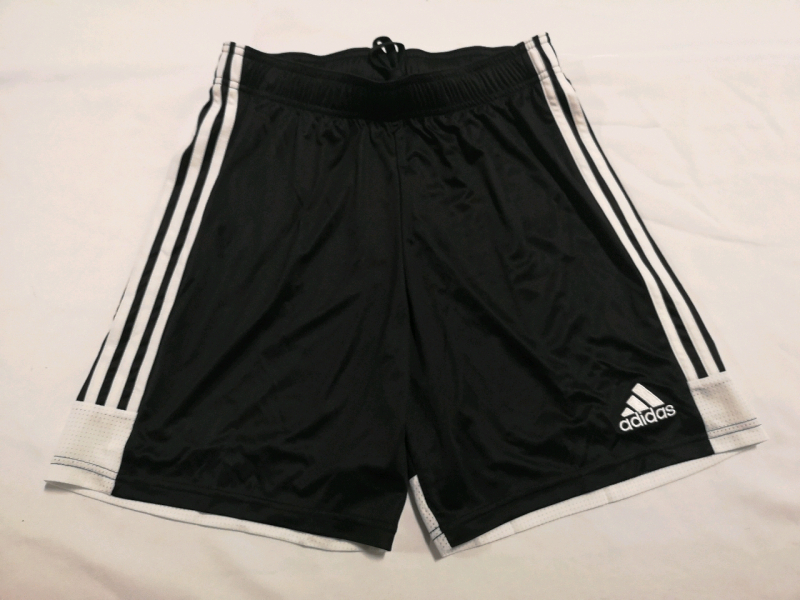 New ADIDAS Shorts sz Medium