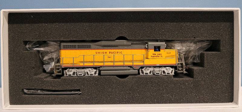 Bachmann HO Scale Railroad Model Union Pacific Diesel Engine #741