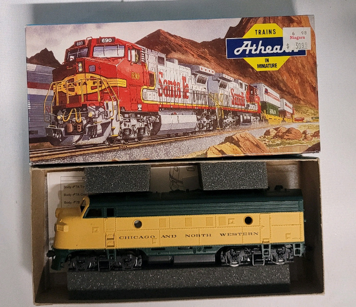 Athearn HO Scale F7B Super Power Chicago & North Western Railroad Model Engine