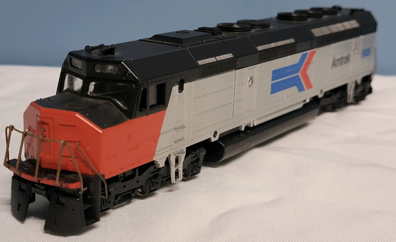 HO Scale Amtrak #505 Railroad Model 6 - 6 Diesel Locomotive Engine