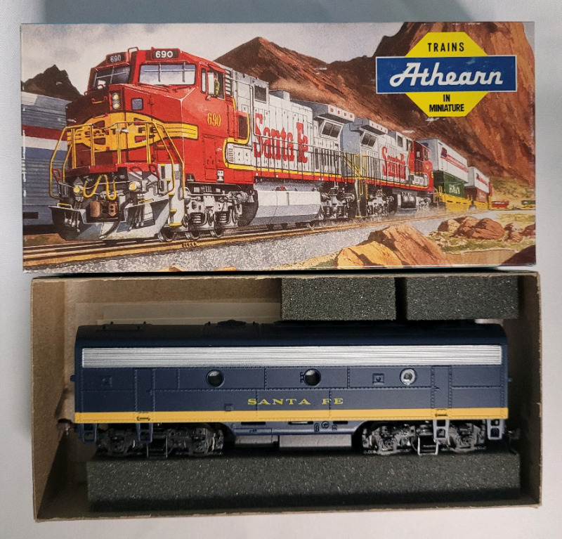 Athearn HO Scale Santa Fe Railroad Model F7A Super Power B Unit Car