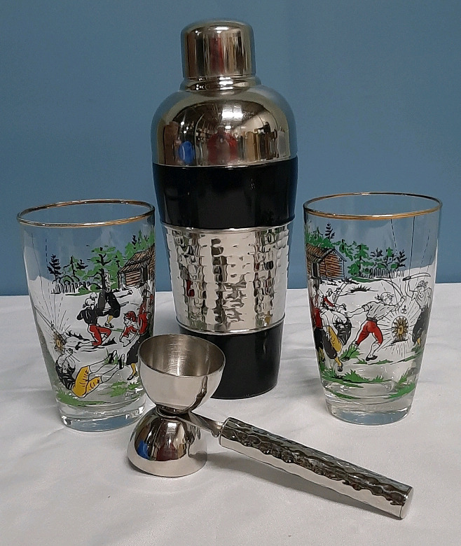 Vintage 2 Libbey Treasure Island Tumblers and a Drink Mixer or Shaker