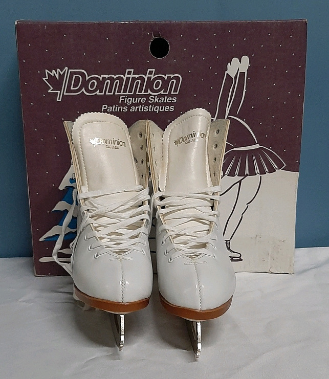 NEW Dominion Ladies Figure Skates Size 5