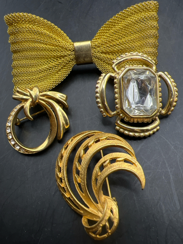 4 Styled vintage and Modern Brooches Mesh Rhinestone Glass