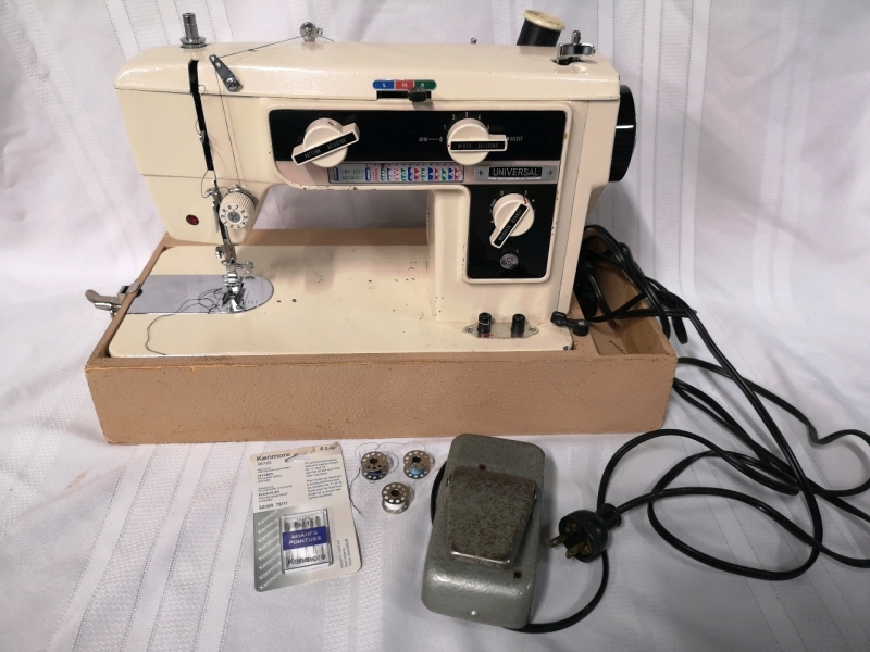 Vintage Universal Standard Sewing Machine in Case - Working - Canadian Made