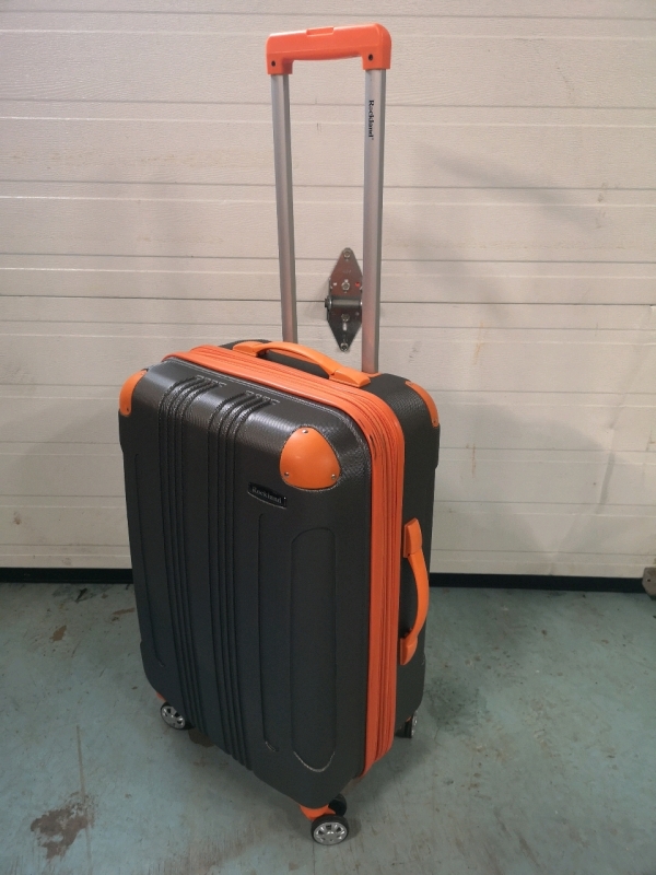 Rockland Medium Luggage - Hardcase